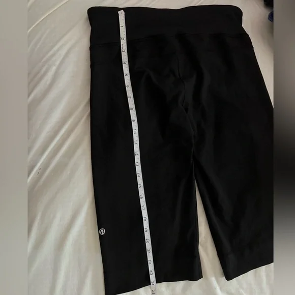 ❌SOLD❌ 🖤LULULEMON Clam Digger wide legged capri pants | SIZE 6 - Picture 9 of 13